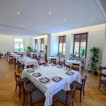 Moderno Hotel 3*