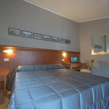 Moderno Hotel 3*