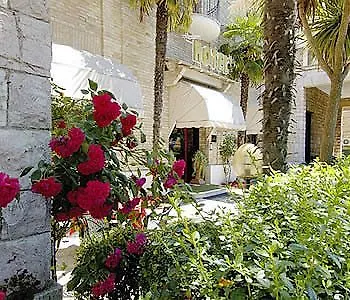 Moderno Hotel 3*